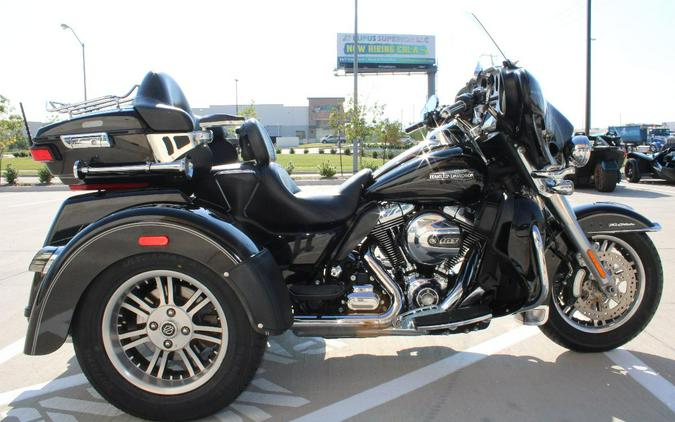 2016 Harley-Davidson Tri Glide Ultra FLHTCUTG - $24,999.00