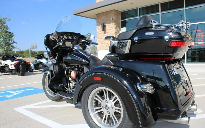 2016 Harley-Davidson Tri Glide Ultra FLHTCUTG - $24,999.00