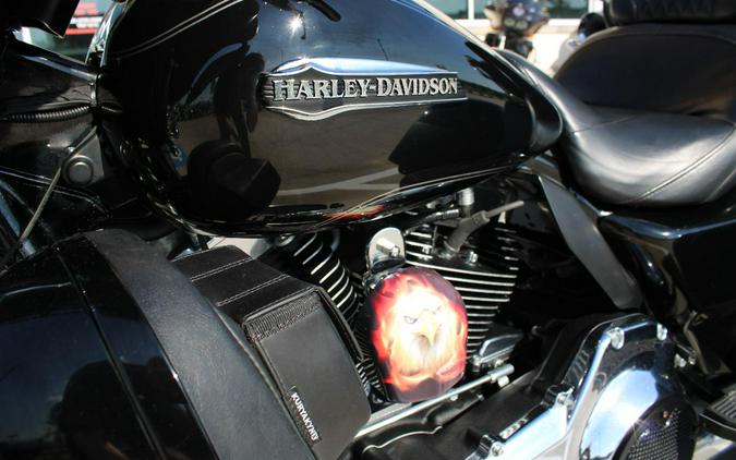 2016 Harley-Davidson Tri Glide Ultra FLHTCUTG - $24,999.00