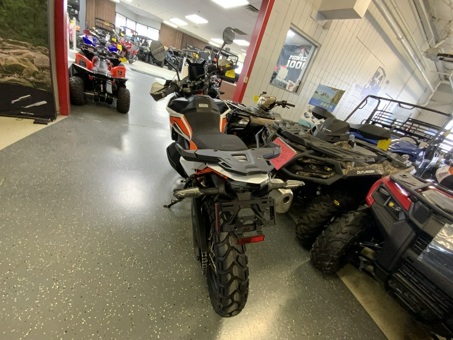 2024 KTM Adventure 890 R