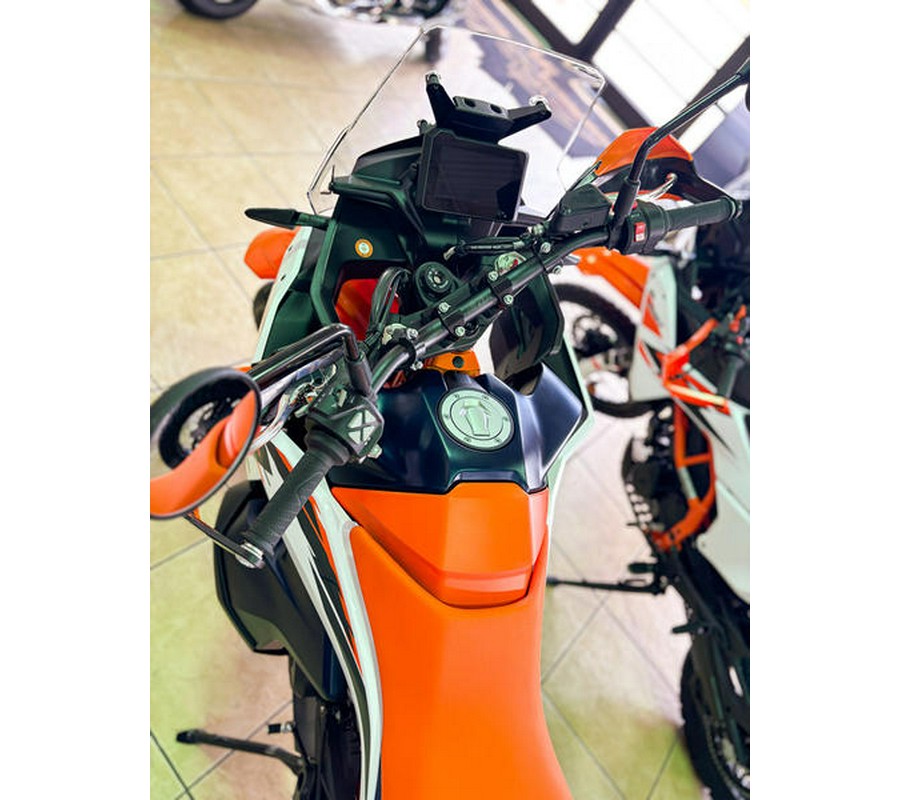 2025 KTM 890 Adventure R