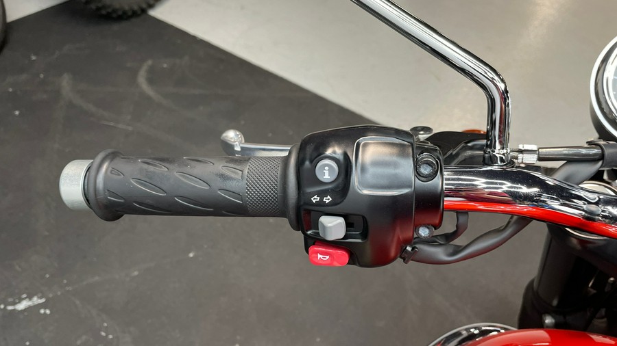 2019 Triumph Bonneville T100 (Two-Tone)