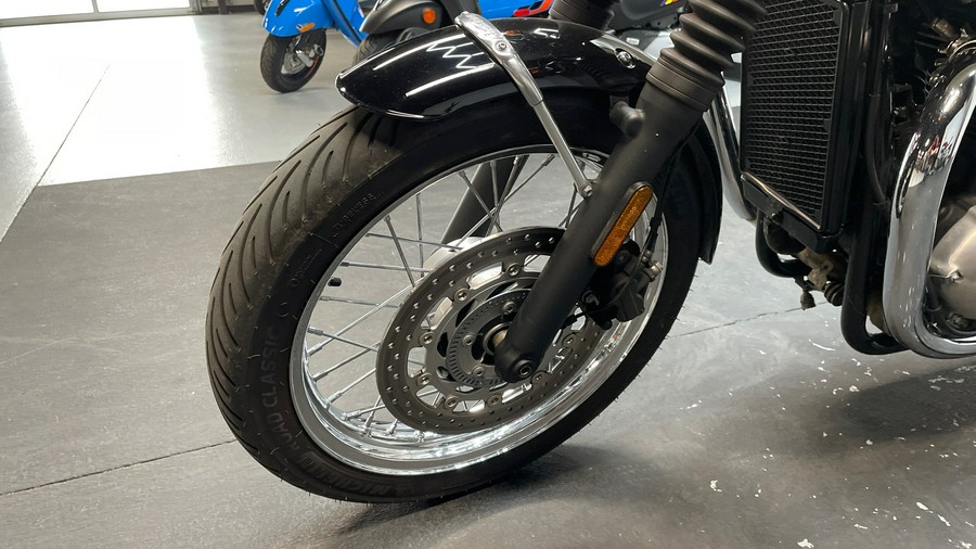 2019 Triumph Bonneville T100 (Two-Tone)