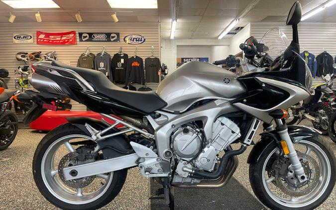 2004 FZ6 - Yamaha