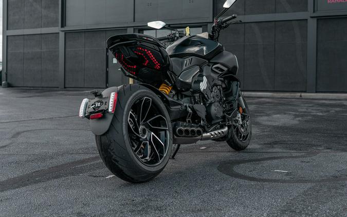 2024 Ducati Diavel V4 Black