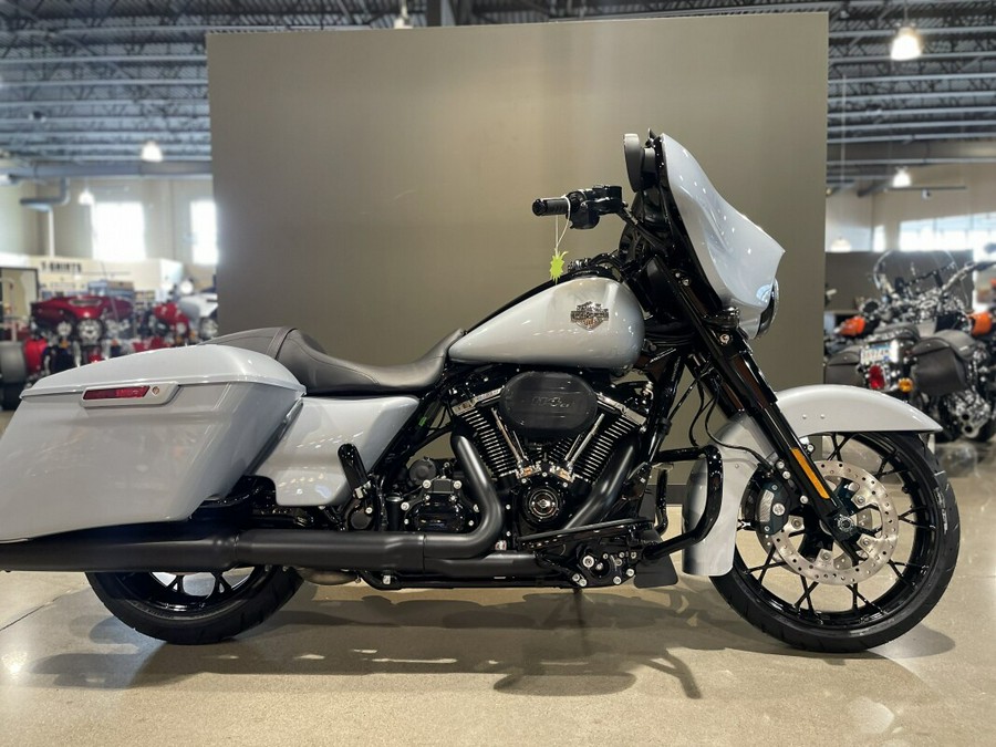 2023 HarleyDavidson Street Glide Special Atlas Silver Metallic for