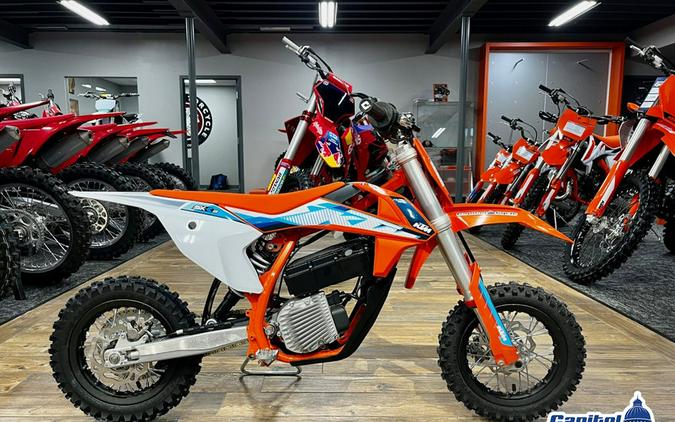 2023 KTM SX-E 3 First Look [Just In Time For Christmas]