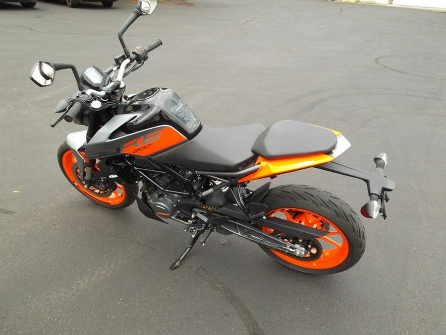 2023 KTM 200 Duke