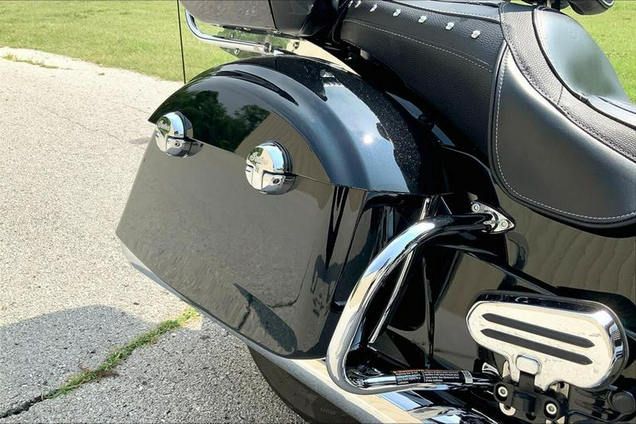 2021 Indian Motorcycle® Roadmaster® Thunder Black Pearl