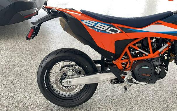 2024 KTM 690 SMC R