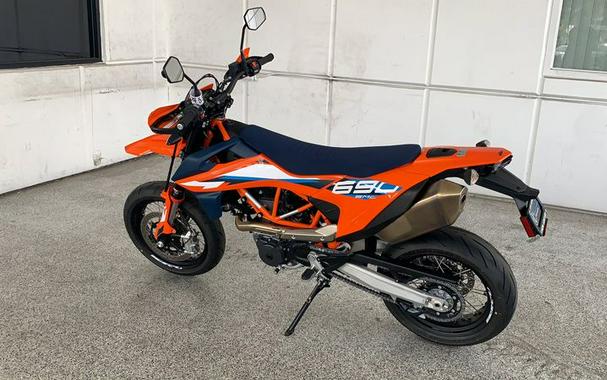 2024 KTM 690 SMC R