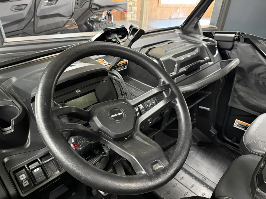 2023 Can-Am Defender XT HD10