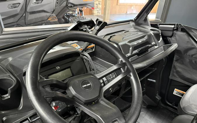 2023 Can-Am Defender XT HD10