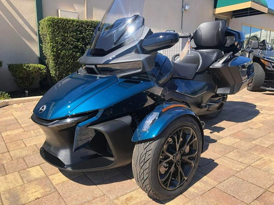 2024 Can-Am® Spyder RT Limited Dark Wheels