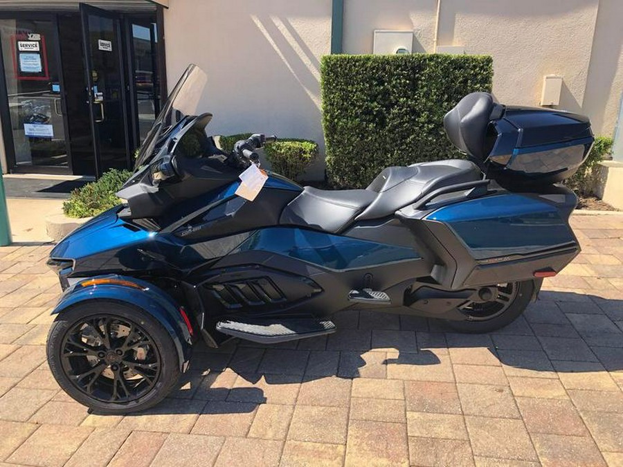 2024 Can-Am® Spyder RT Limited Dark Wheels