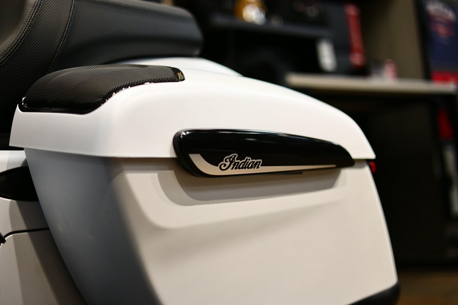 2025 Indian Motorcycle CHIEFTAIN POWERPLUS DARK HORSE 112 RA 49ST Ghost White Metallic Smoke