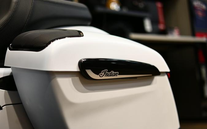2025 Indian Motorcycle CHIEFTAIN POWERPLUS DARK HORSE 112 RA 49ST Ghost White Metallic Smoke