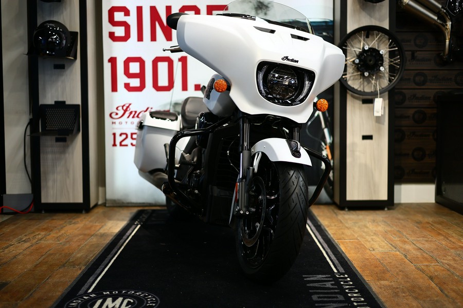 2025 Indian Motorcycle CHIEFTAIN POWERPLUS DARK HORSE 112 RA 49ST Ghost White Metallic Smoke