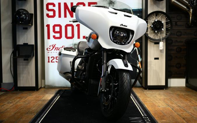 2025 Indian Motorcycle CHIEFTAIN POWERPLUS DARK HORSE 112 RA 49ST Ghost White Metallic Smoke
