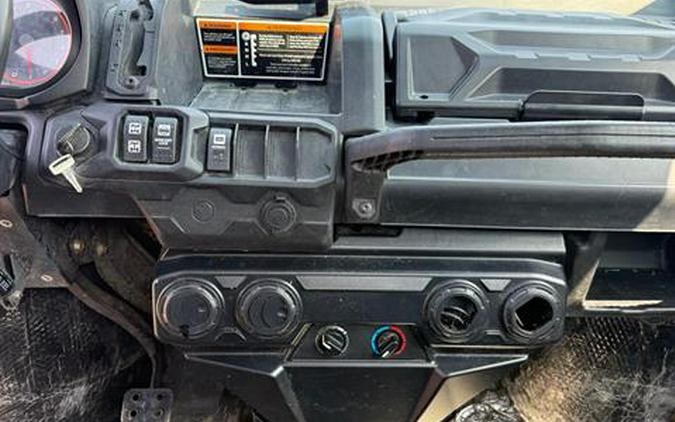 2016 Can-Am Defender XT CAB HD10