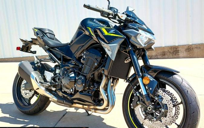 2024 Kawasaki Z900 ABS Metallic Spark Black/Metallic Matte Dark Gray