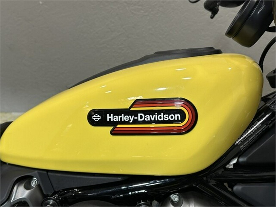 Harley-Davidson Nightster™ Special 2023 RH975S 022652 INDUSTRIAL YLW