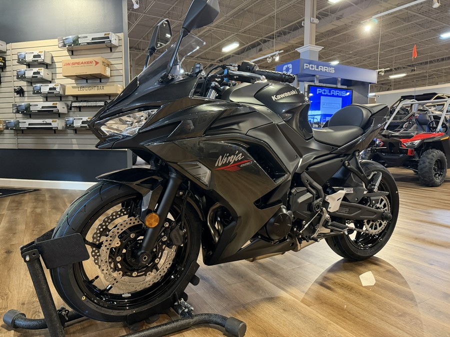 2026 Kawasaki Ninja 650 Metallic Flat Spark Black/Metallic Carbon Gray - 110026