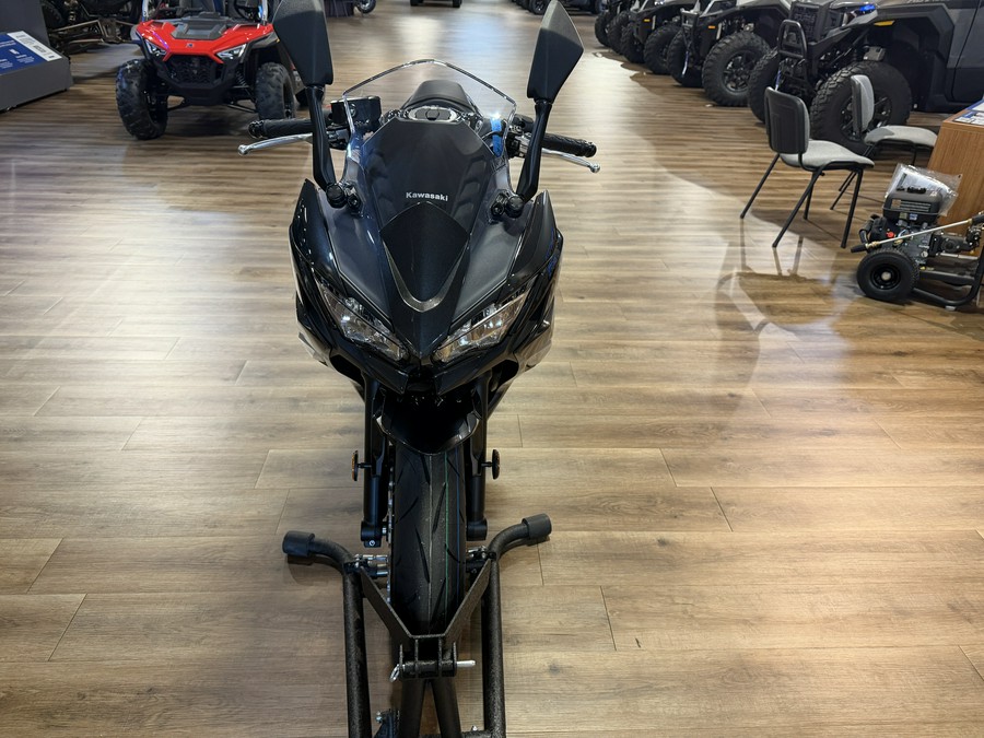2026 Kawasaki Ninja 650 Metallic Flat Spark Black/Metallic Carbon Gray - 110026