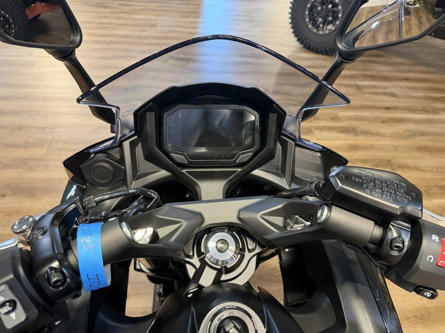 2026 Kawasaki Ninja 650 Metallic Flat Spark Black/Metallic Carbon Gray - 110026