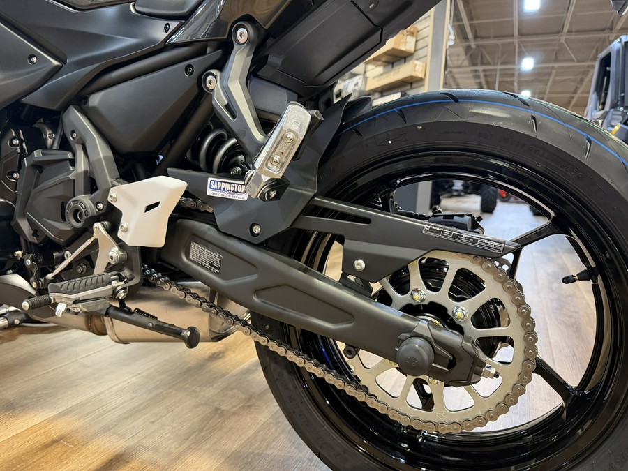 2026 Kawasaki Ninja 650 Metallic Flat Spark Black/Metallic Carbon Gray - 110026