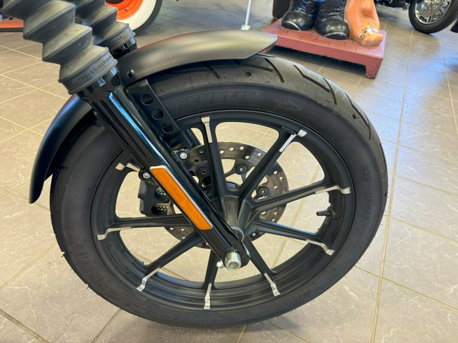 2022 Harley-Davidson Iron 883 XL883N