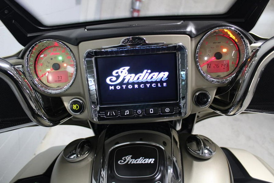 2019 Indian Motorcycle® Roadmaster® Icon Series Dirt Track Smoke/Thunder Black Smoke