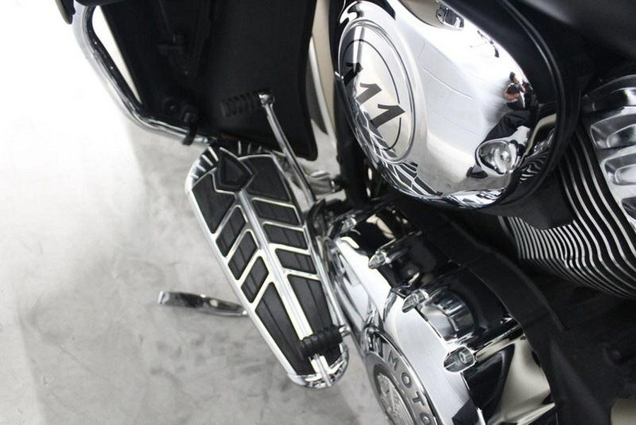 2019 Indian Motorcycle® Roadmaster® Icon Series Dirt Track Smoke/Thunder Black Smoke