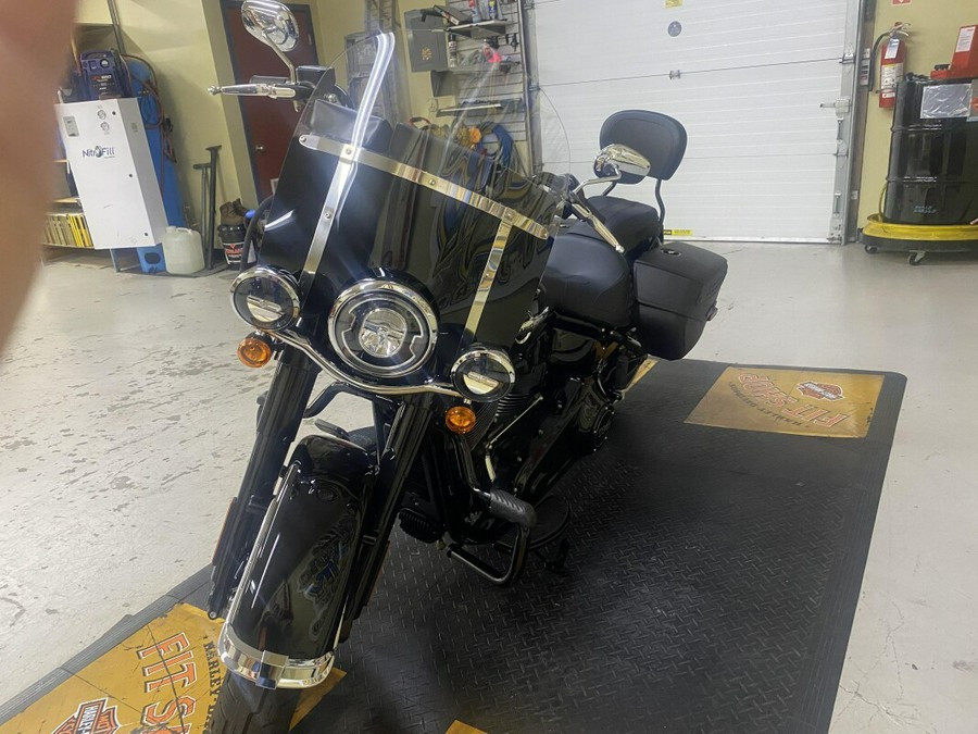 2019 Harley-Davidson Heritage Classic 114 Vivid Black (Black Finish w/Laced Wheels)