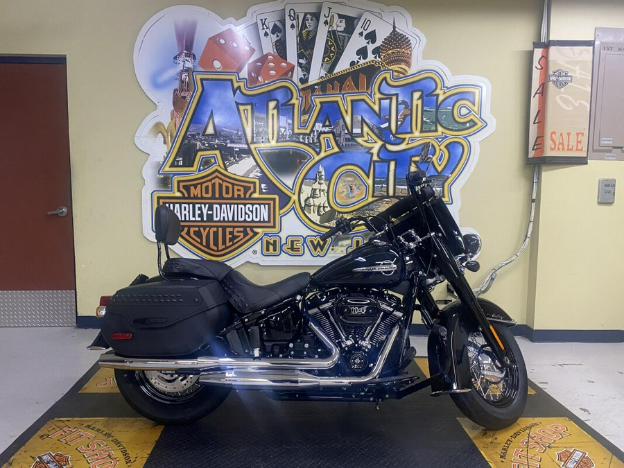 2019 Harley-Davidson Heritage Classic 114 Vivid Black (Black Finish w/Laced Wheels)