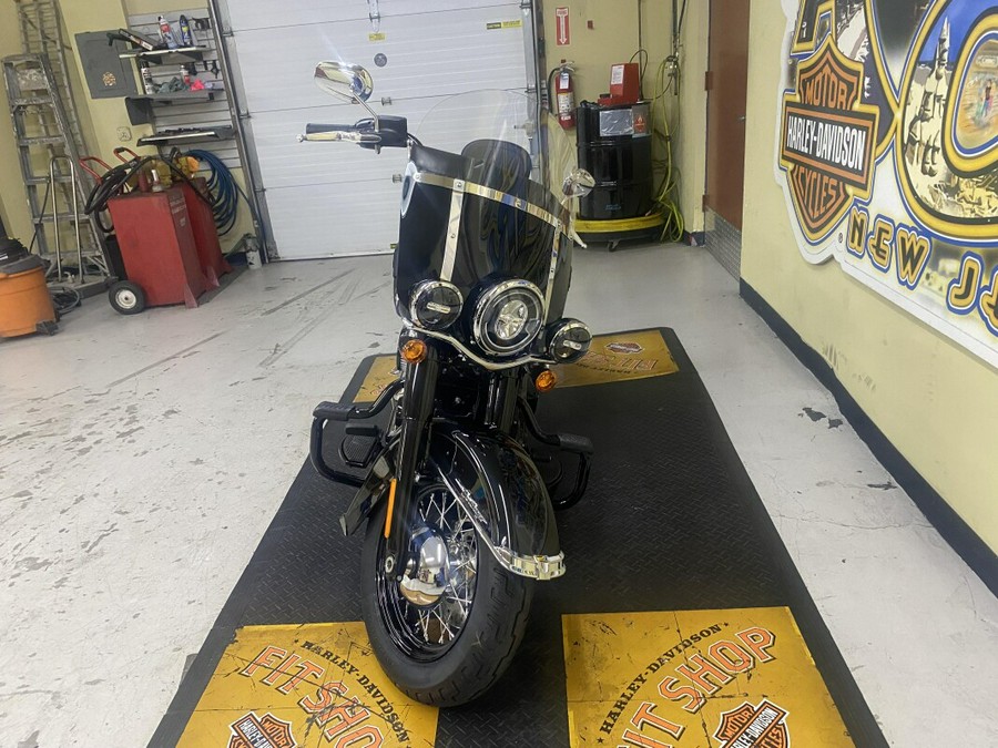 2019 Harley-Davidson Heritage Classic 114 Vivid Black (Black Finish w/Laced Wheels)