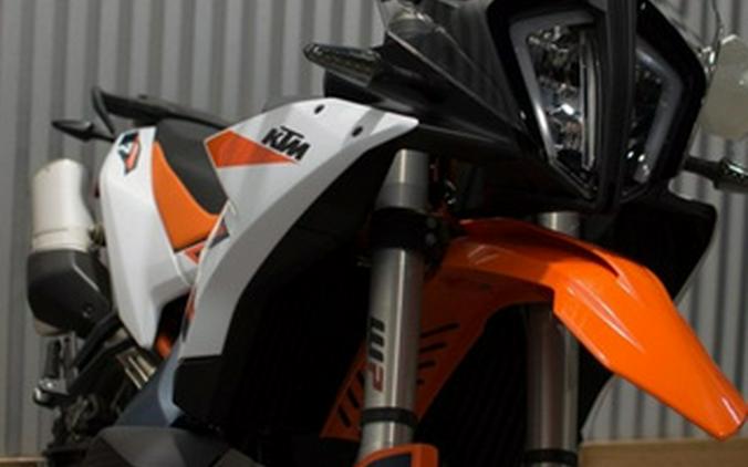 2024 KTM Adventure 890 R