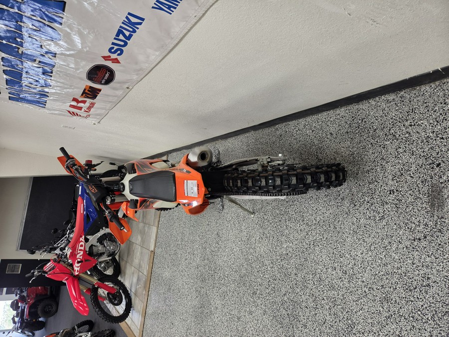 2027 KTM 350 XC F - KT8416