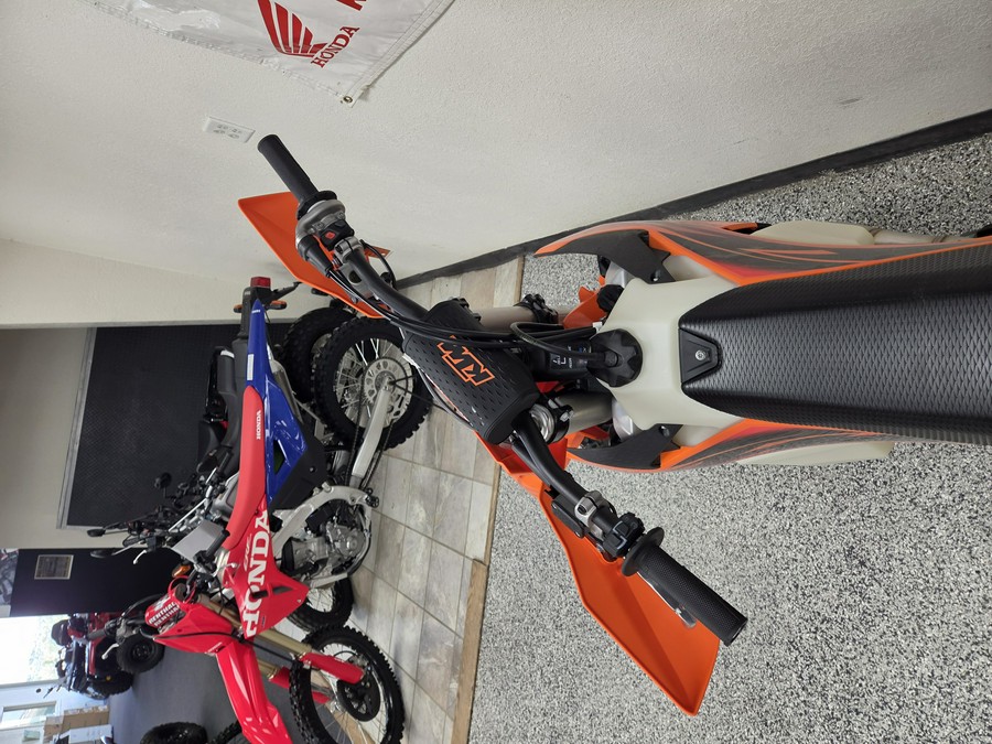 2027 KTM 350 XC F - KT8416