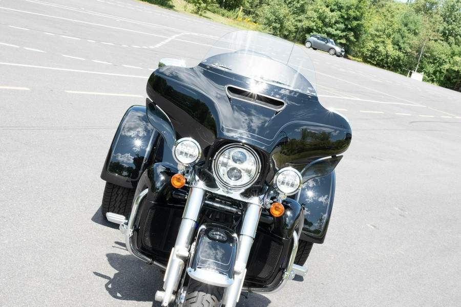 2023 Harley-Davidson Tri Glide Ultra FLHTCUTG