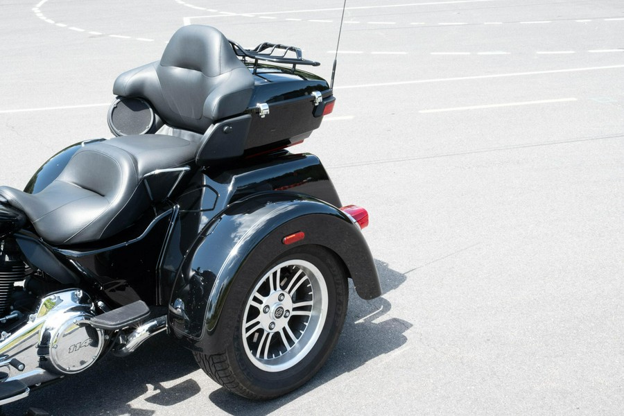 2023 Harley-Davidson Tri Glide Ultra FLHTCUTG