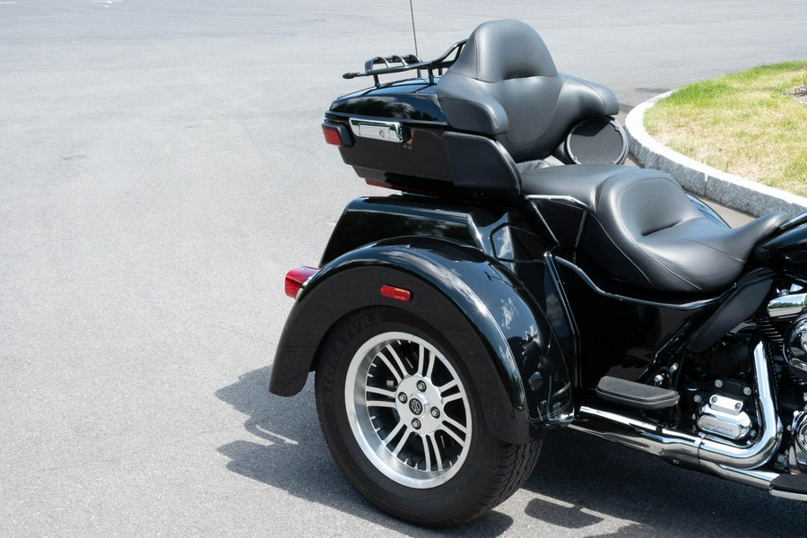 2023 Harley-Davidson Tri Glide Ultra FLHTCUTG