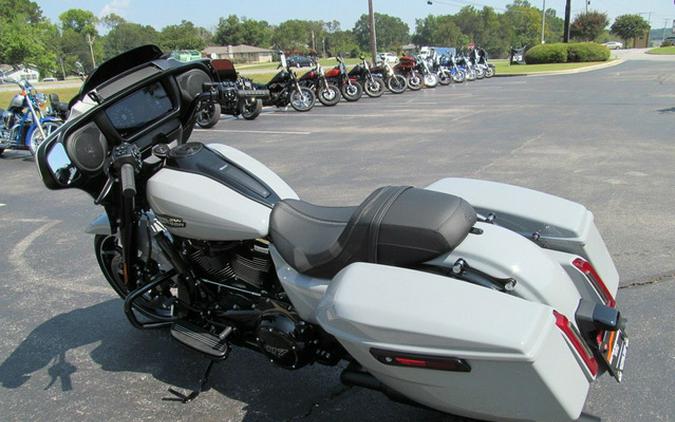 2025 Harley-Davidson FLHX - Street Glide