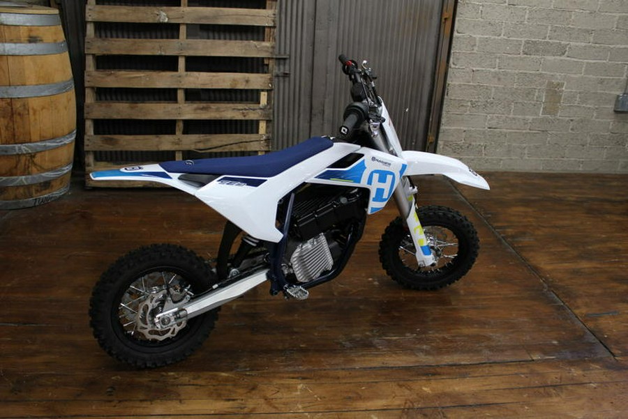 2024 Husqvarna® EE 3