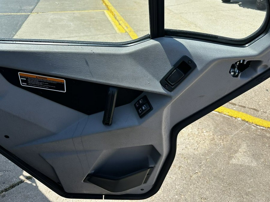 2020 Can-Am® Defender MAX XT™ CAB HD10