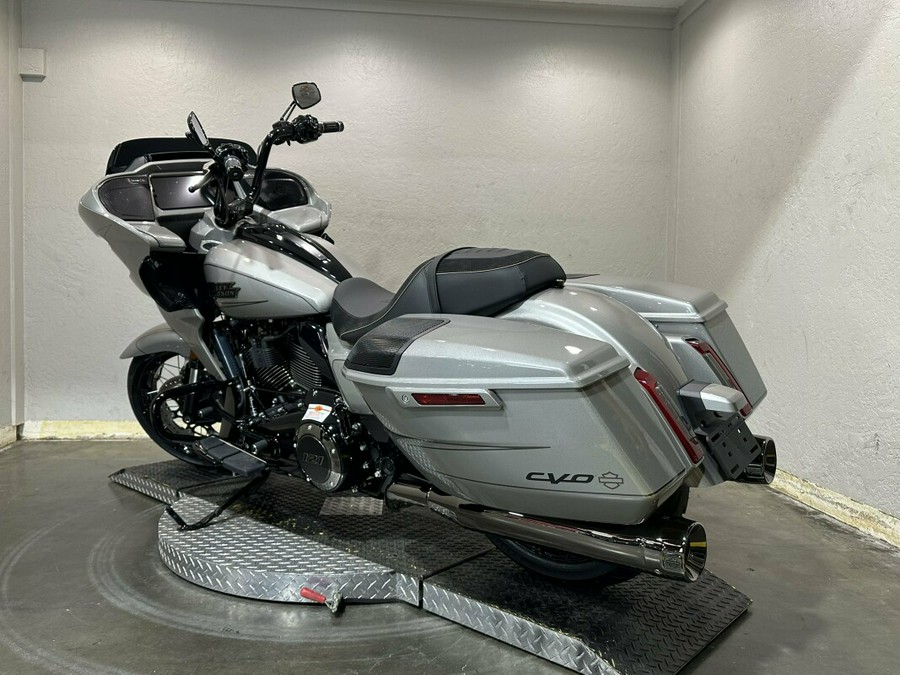 Harley-Davidson CVO™ Road Glide 2023 FLTRXSE 84356880 DARK PLATINUM