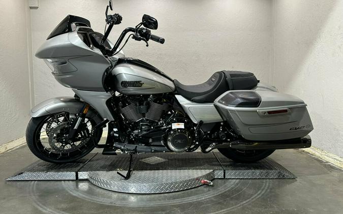 Harley-Davidson CVO™ Road Glide 2023 FLTRXSE 84356880 DARK PLATINUM