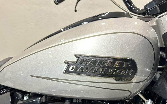 Harley-Davidson CVO™ Road Glide 2023 FLTRXSE 84356880 DARK PLATINUM