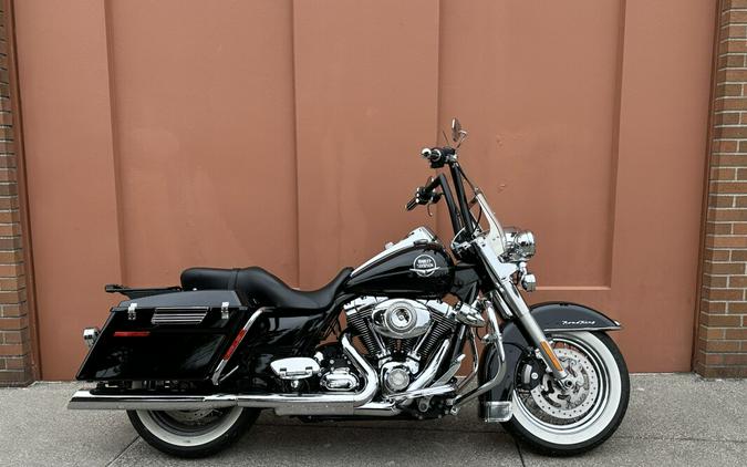 Harley-Davidson® Road King® Classic Vivid Black