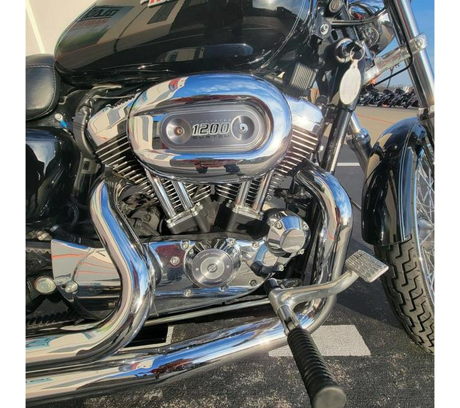 2006 Harley-Davidson® XL1200C - Sportster® 1200 Custom